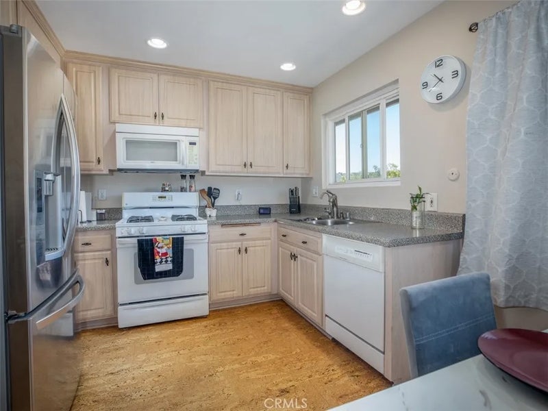 660 S Glassell 12