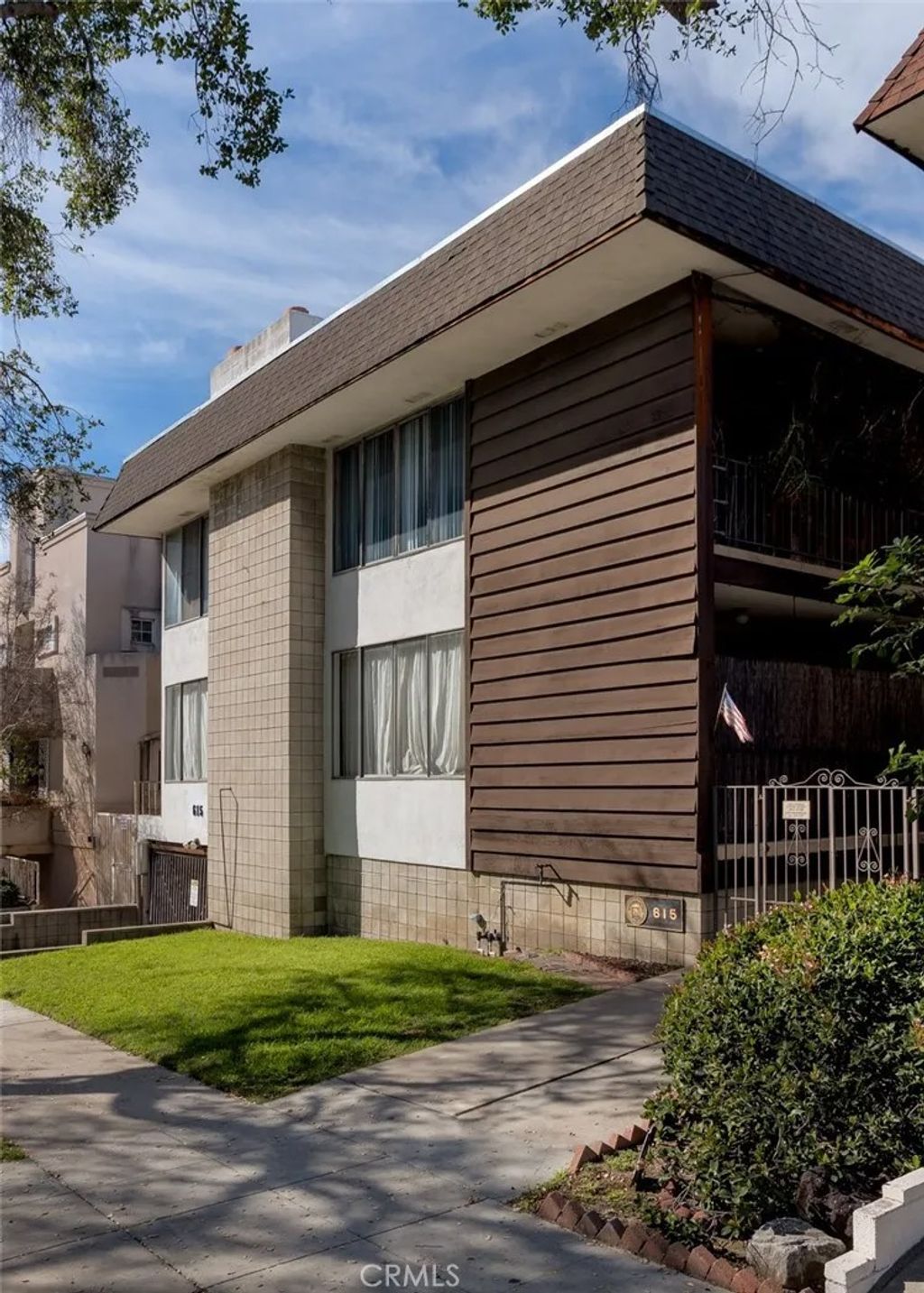 Photo of 615 E Olive Ave #A, Burbank, CA 91501 (MLS # BB26030669)