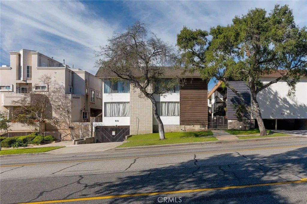 Photo of 615 E Olive Ave #A, Burbank, CA 91501 (MLS # BB26030669)