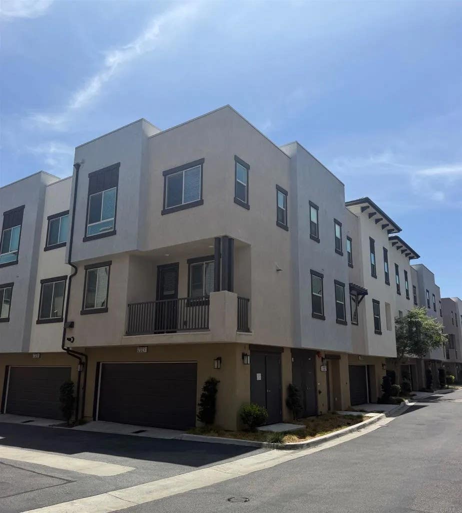 Photo of 2327 Verano Way, Vista, CA 92081 (MLS # NDP2605354)