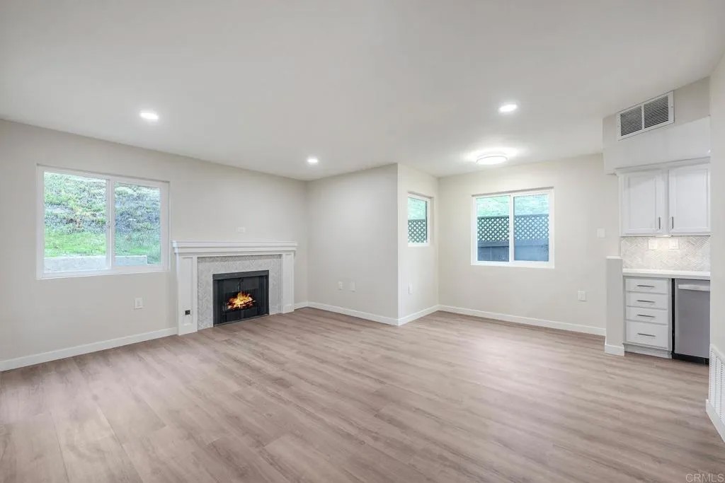 700 Sea Cliff Way 705