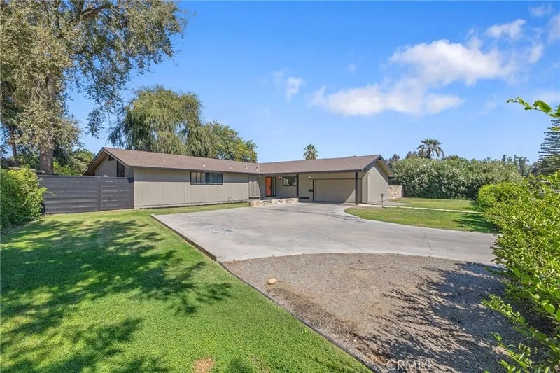 2544 W Keogh