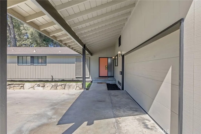2544 W Keogh