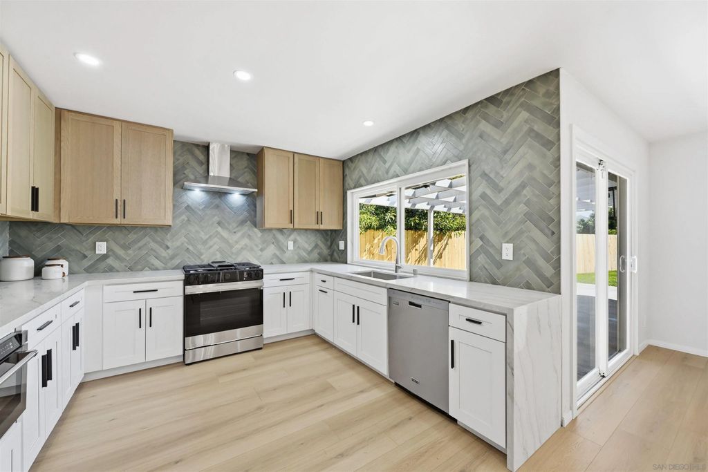 Photo of 12437 Ridgeton Dr, Lakeside, CA 92040 (MLS # 260008622)