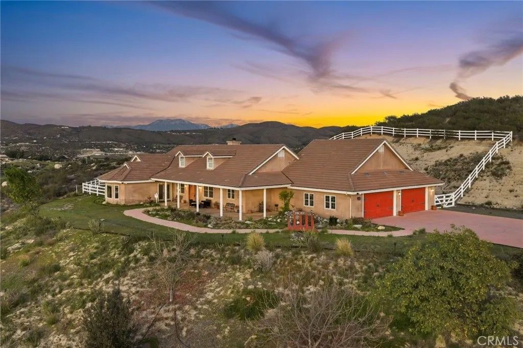 Photo of 39339 Calle Conejo, Temecula, CA 92592 (MLS # SW26021119)