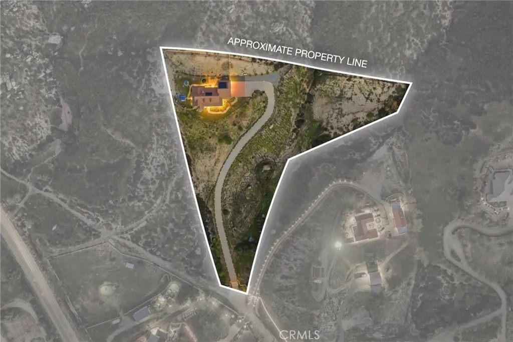 Photo of 39339 Calle Conejo, Temecula, CA 92592 (MLS # SW26021119)