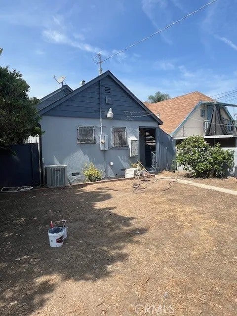 2121 W 70th