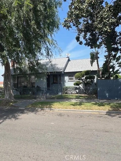 2121 W 70th