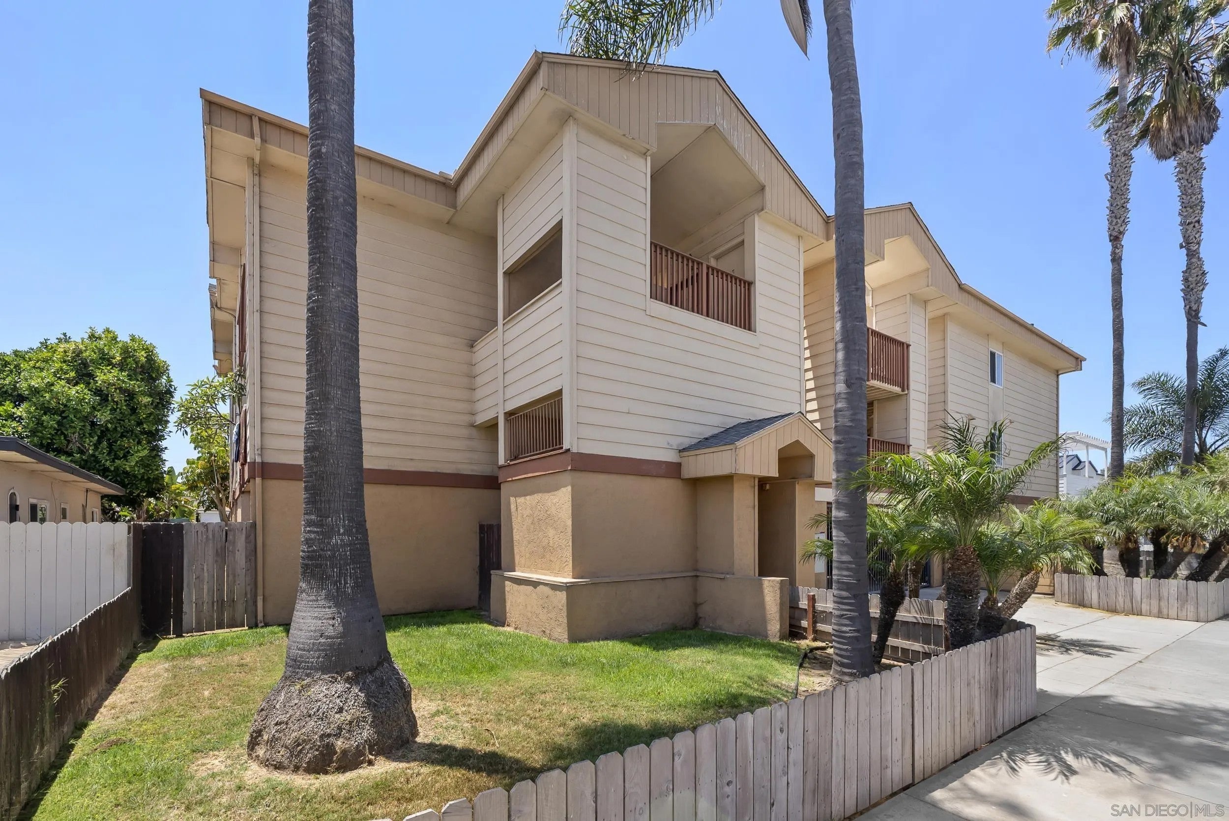 263 Dahlia Ave Unit 2