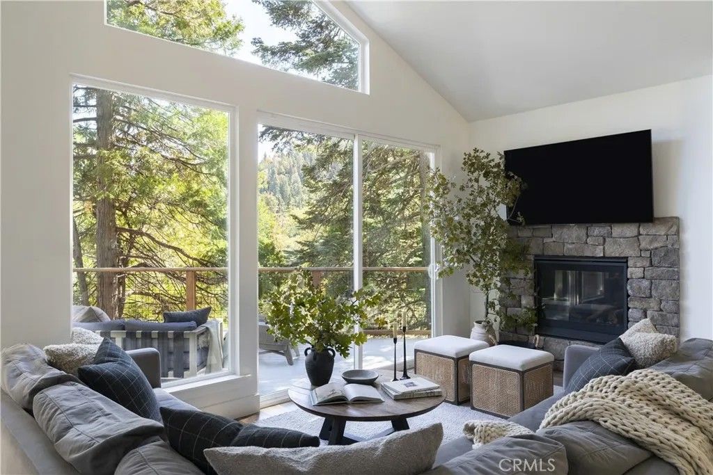 Photo of 388 Primrose Circle, Lake Arrowhead, CA 92352 (MLS # IG25276394)