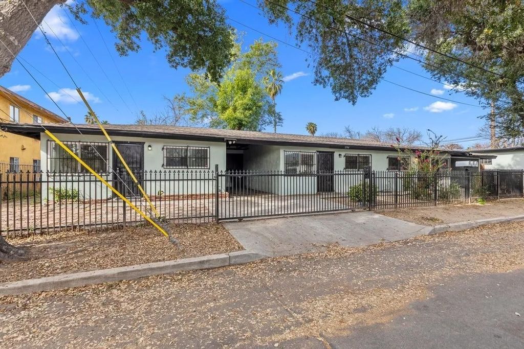 Photo of 179 E 16Th St, San Bernardino, CA 92404 (MLS # 260002290)