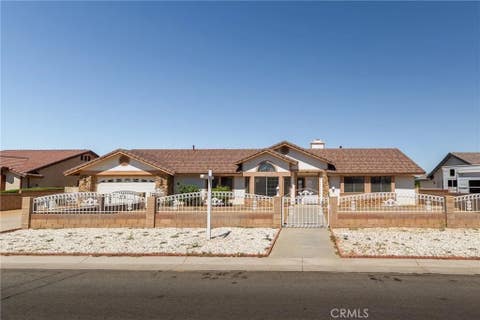 Photo of 13382 Ivanpah RD, Apple Valley, CA 92308 (MLS # HD26136257)