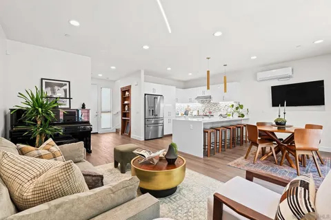 8268 High St, La Mesa, CA 91941 - #: 250044028