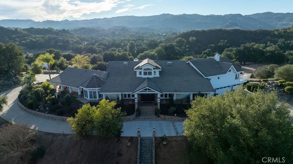 40075 Avenida La Cresta