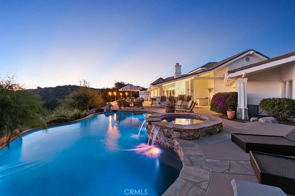 40075 Avenida La Cresta