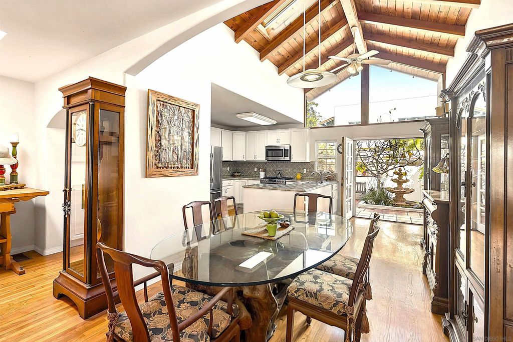 Photo of 552 Fern Glen, La Jolla, CA 92037 (MLS # 250045136)