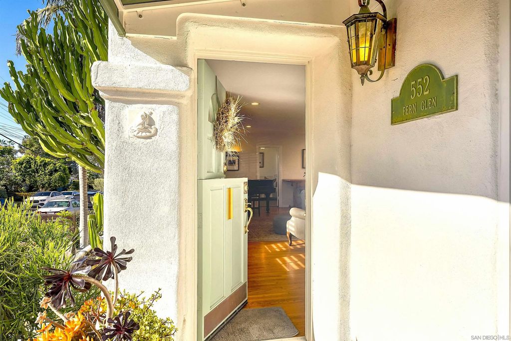 Photo of 552 Fern Glen, La Jolla, CA 92037 (MLS # 250045136)