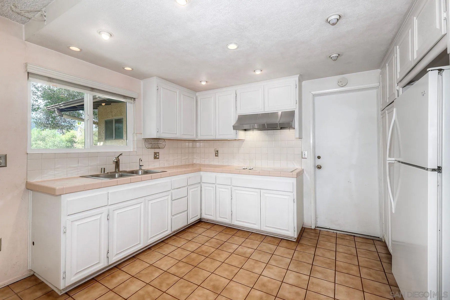 3910 Prairie Dr