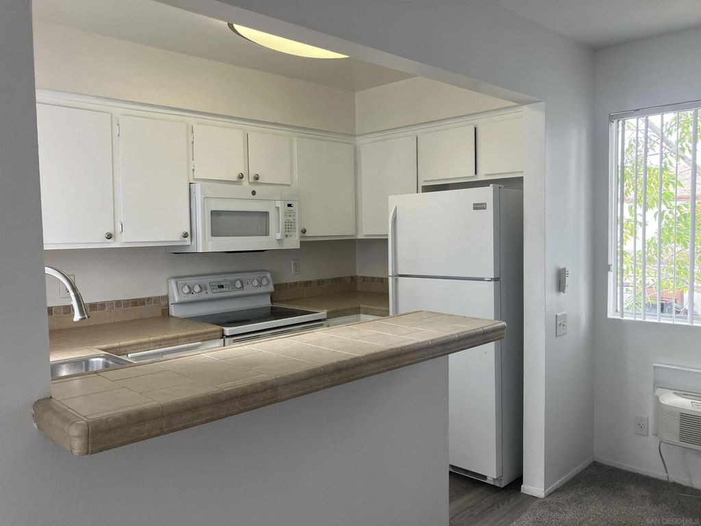 Photo of 1361 Caminito Gabaldon #D, San Diego, CA 92108 (MLS # 260010838)