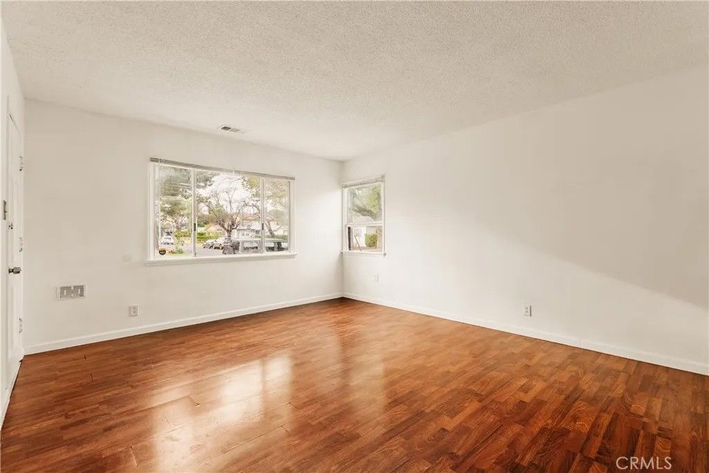 Photo of 6916 Wystone Avenue, Reseda, CA 91335 (MLS # SR26026179)