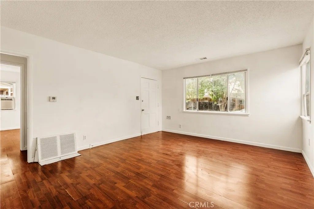 Photo of 6916 Wystone Avenue, Reseda, CA 91335 (MLS # SR26026179)