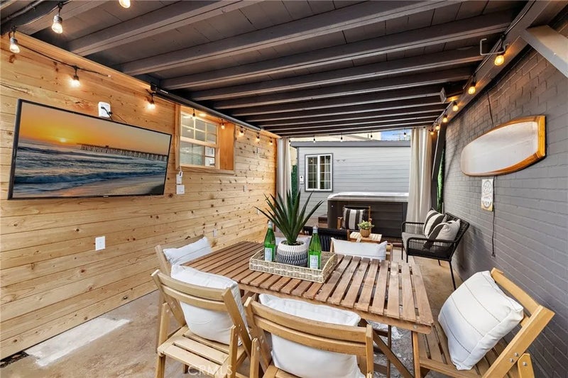 115 W Mariposa