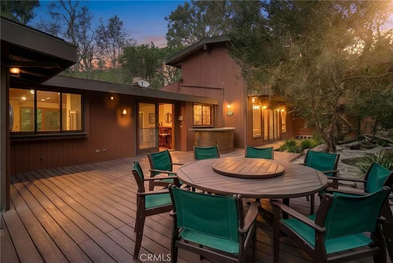 6377 Via Escondido