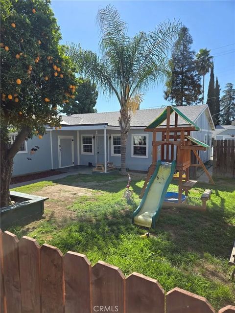 Photo of 431 Douglas St, Bakersfield, CA 93308 (MLS # SC26047764)