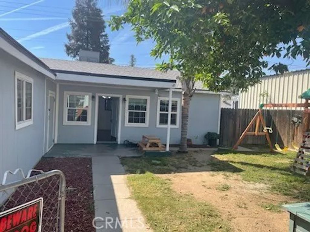 Photo of 431 Douglas St, Bakersfield, CA 93308 (MLS # SC26047764)