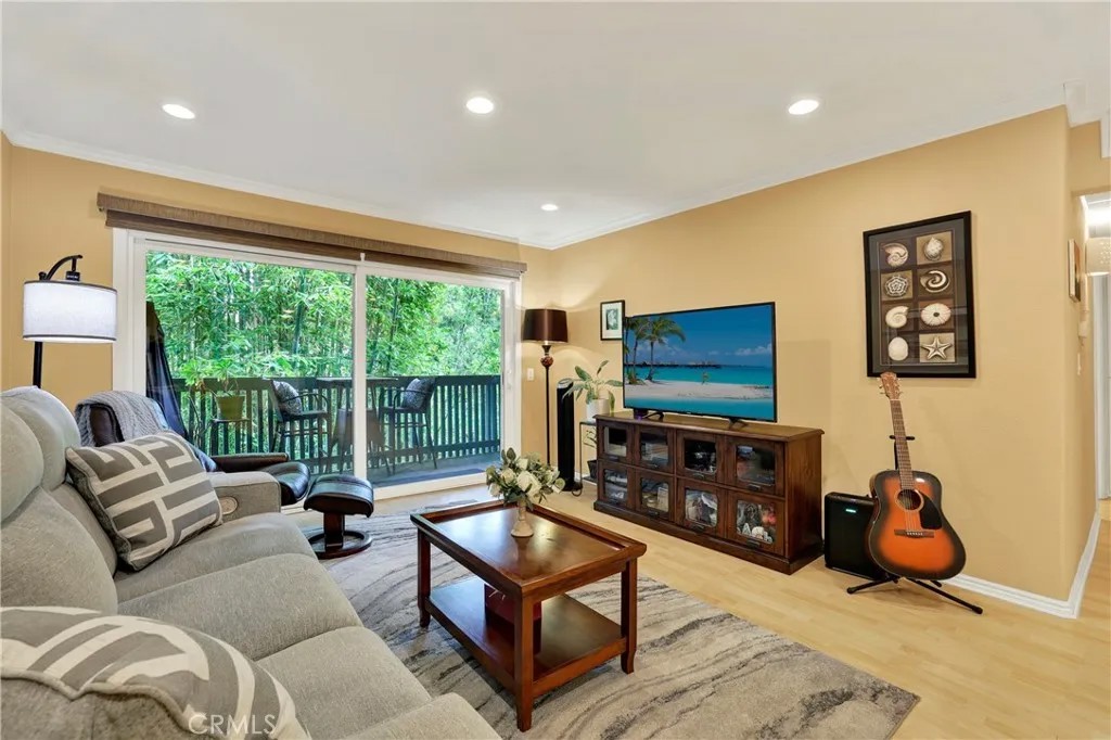552 N Bellflower 303