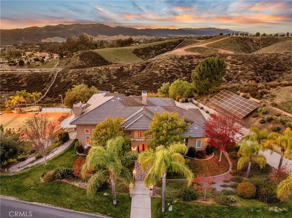 Photo of 43845 Calle De Velardo, Temecula, CA 92592 (MLS # SW25273016)