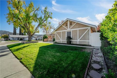 Tiny photo for 27967 Urbandale Ave, Saugus, CA 91350 (MLS # SR25273116)