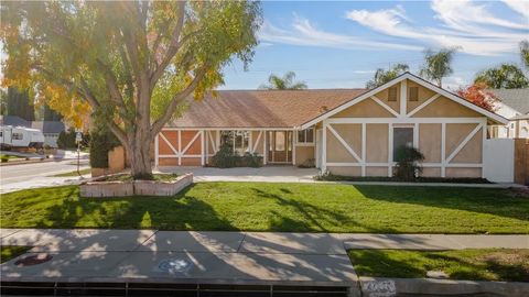Tiny photo for 27967 Urbandale Ave, Saugus, CA 91350 (MLS # SR25273116)