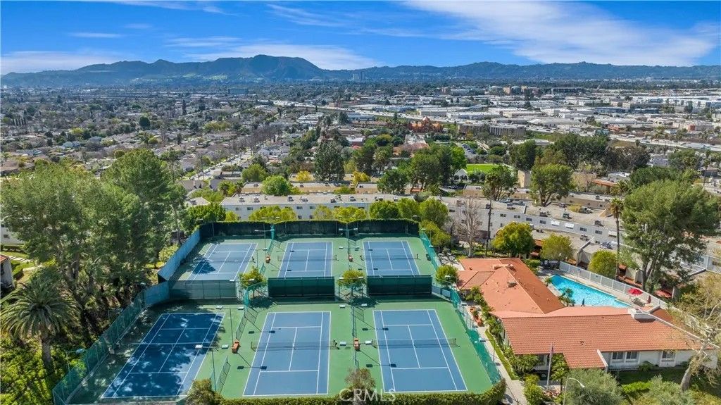 Photo of 9502 Via Salerno, Burbank, CA 91504 (MLS # SR25272484)