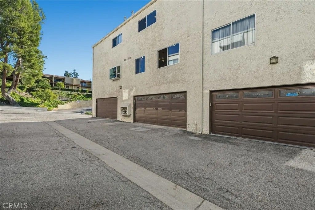 Photo of 9502 Via Salerno, Burbank, CA 91504 (MLS # SR25272484)