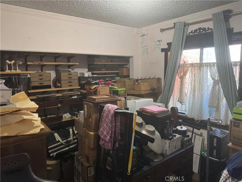 1519 W 69th