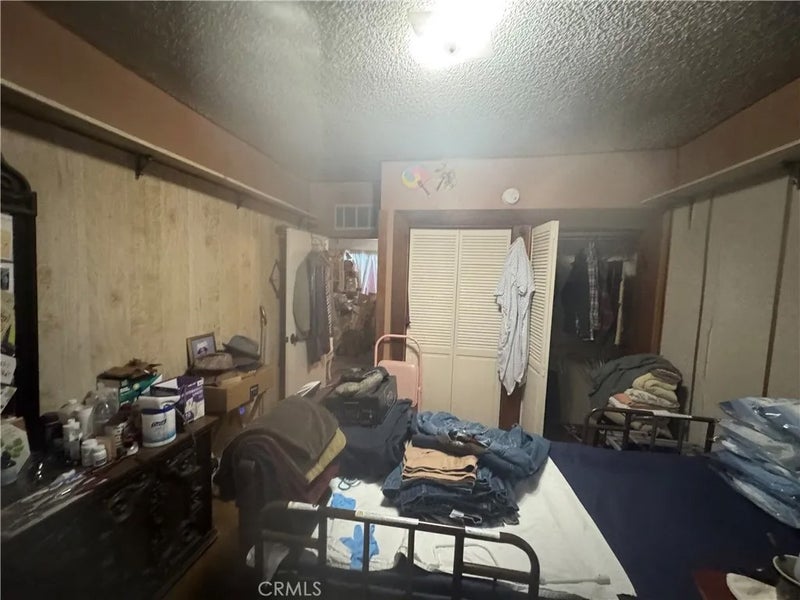 1519 W 69th