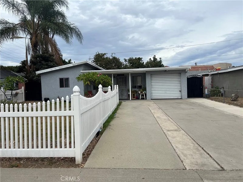 305 E Valencia
