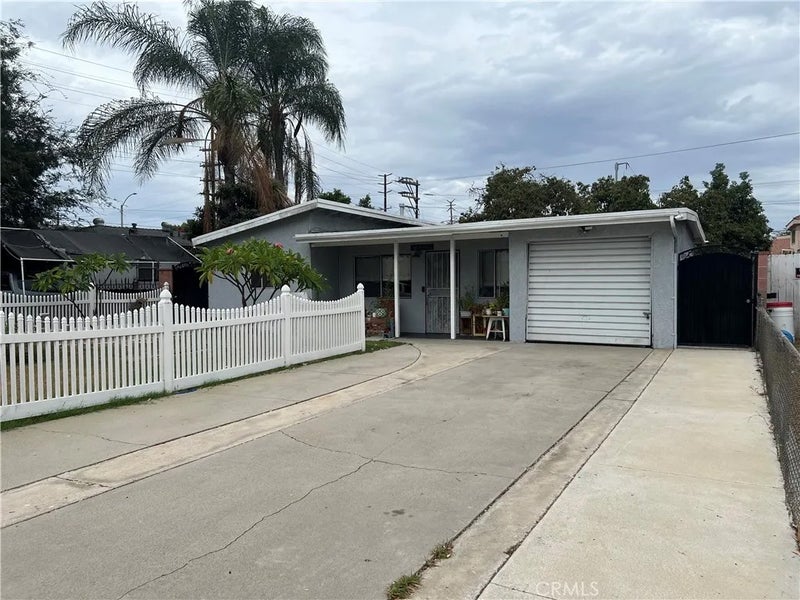 305 E Valencia