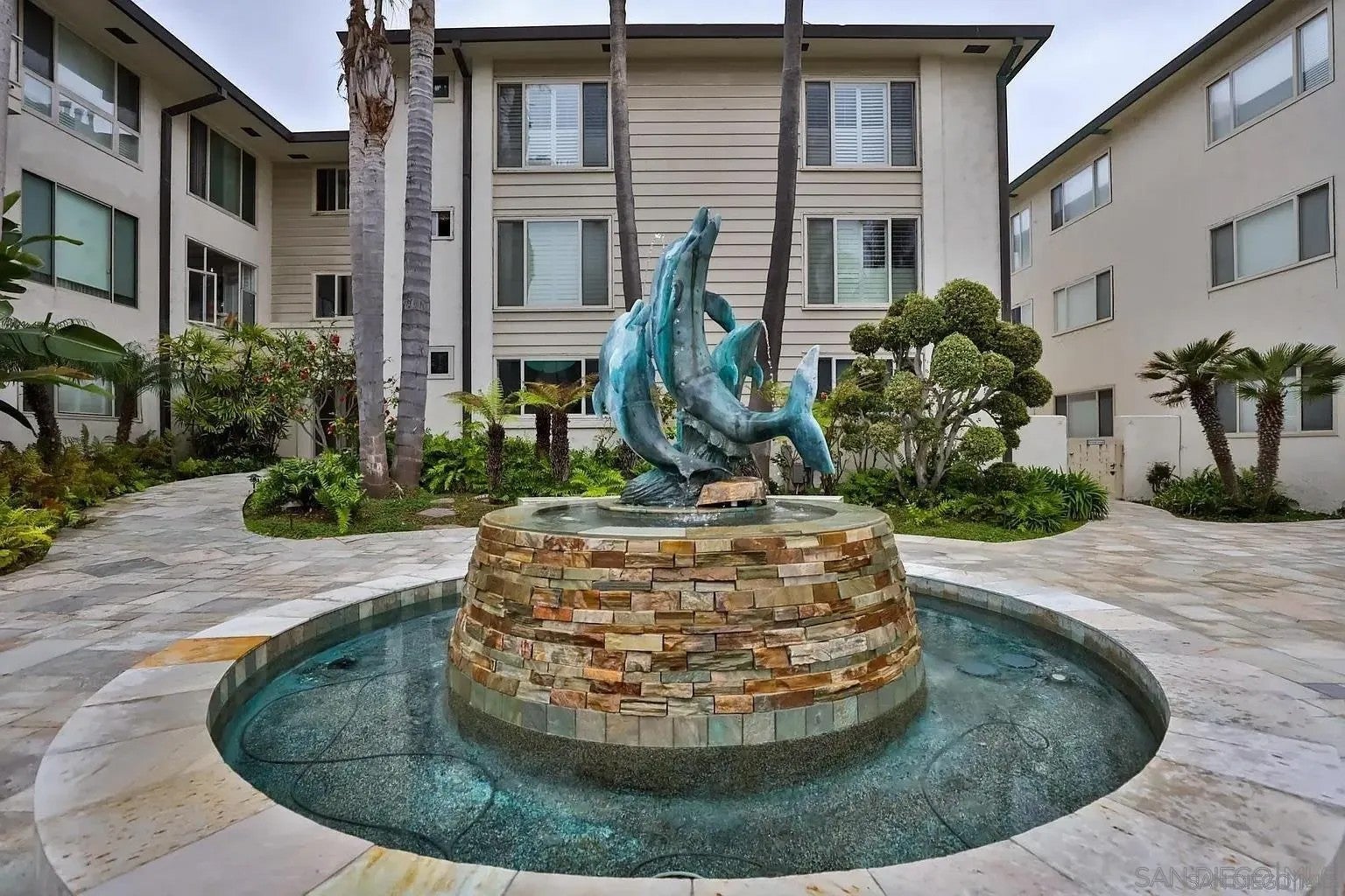 220 Coast Blvd 2M