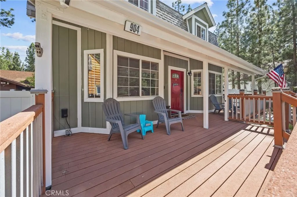 904 E Fairway