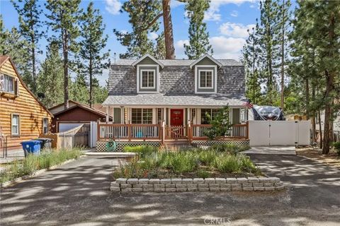 Photo of 904 E Fairway Blvd, Big Bear Lake, CA 92314 (MLS # IG26140566)