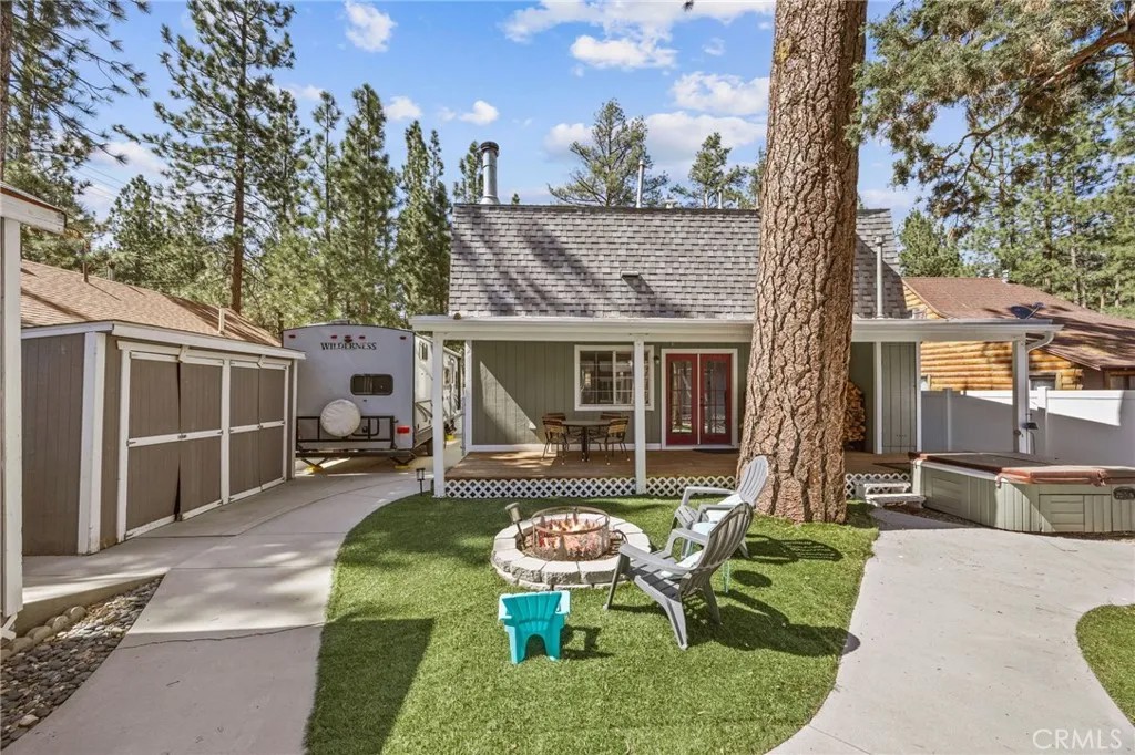 904 E Fairway