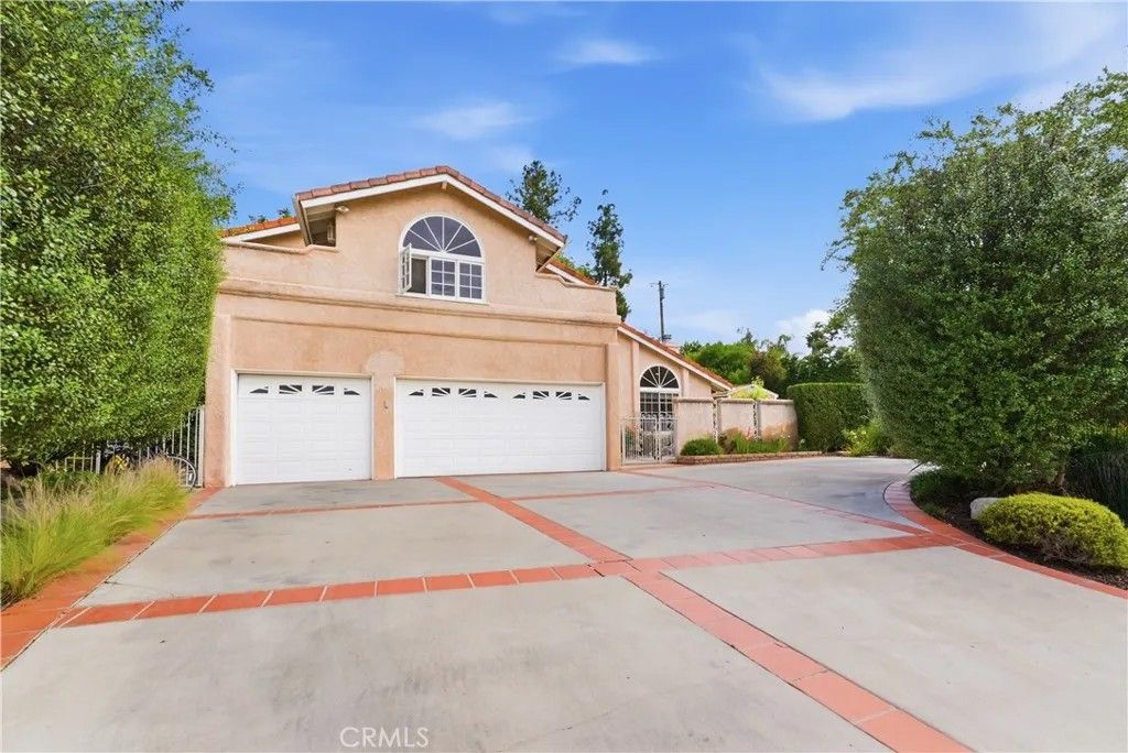 Photo of 19511 Rosita ST, Tarzana, CA 91356 (MLS # GD26104661)