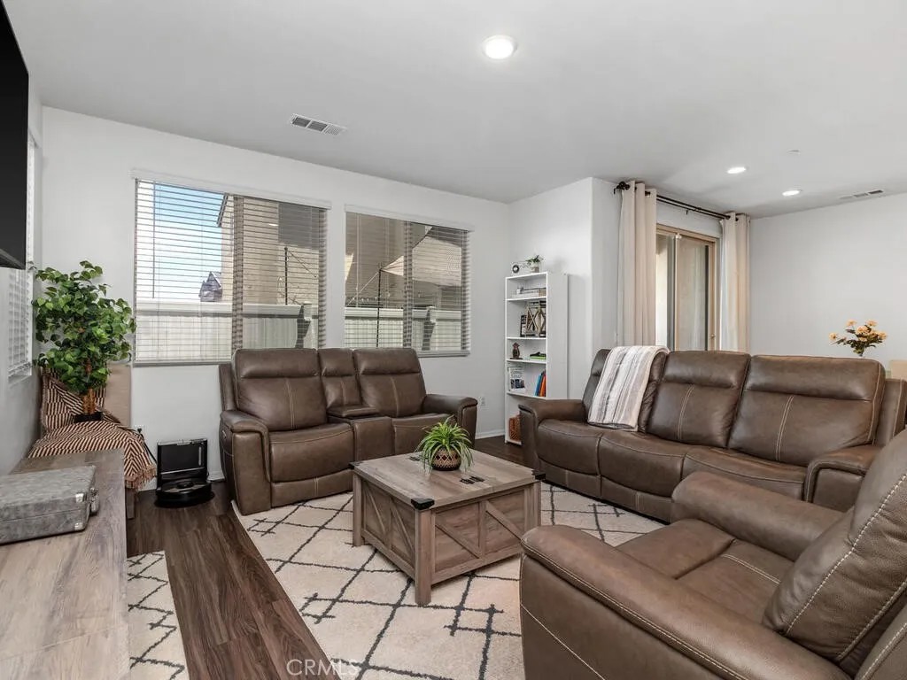 29425 Bovenzi Way