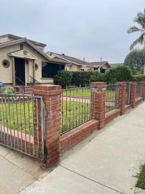 1326 W 98th