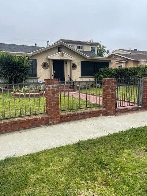 1326 W 98th