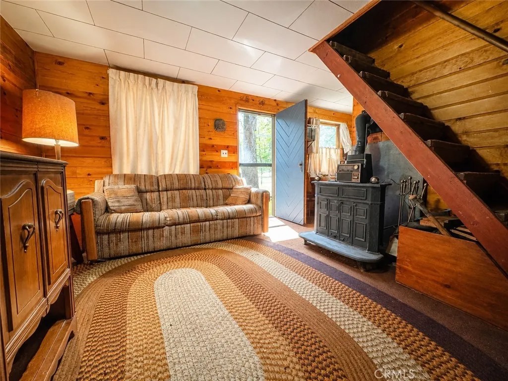 909 E Big Bear