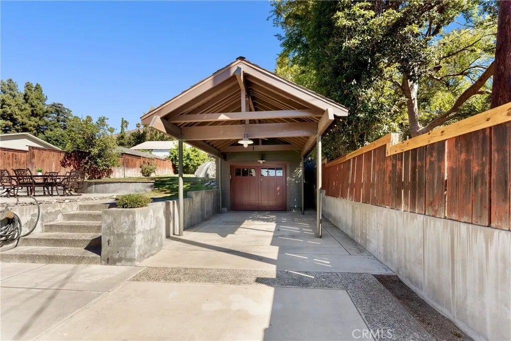 109 E Grandview
