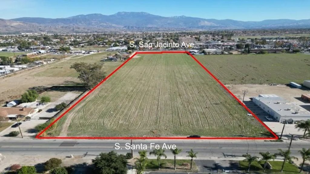 Photo of 1231 S Santa Fe Ave, San Jacinto, CA 92583 (MLS # TR25217132)